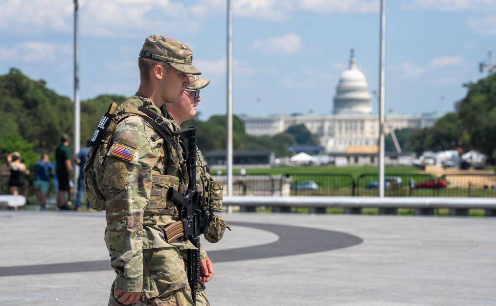 两名美军上将觉得受辱当场退伍ky开元棋牌特朗普讲话完毕(图1) 两名美军上将觉得受辱当场退伍ky开元棋牌特朗普讲话完毕(图1)