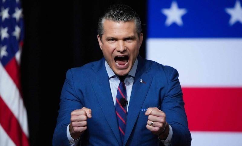 两名美军上将觉得受辱当场退伍ky开元棋牌特朗普讲话完毕(图2) 两名美军上将觉得受辱当场退伍ky开元棋牌特朗普讲话完毕(图2)