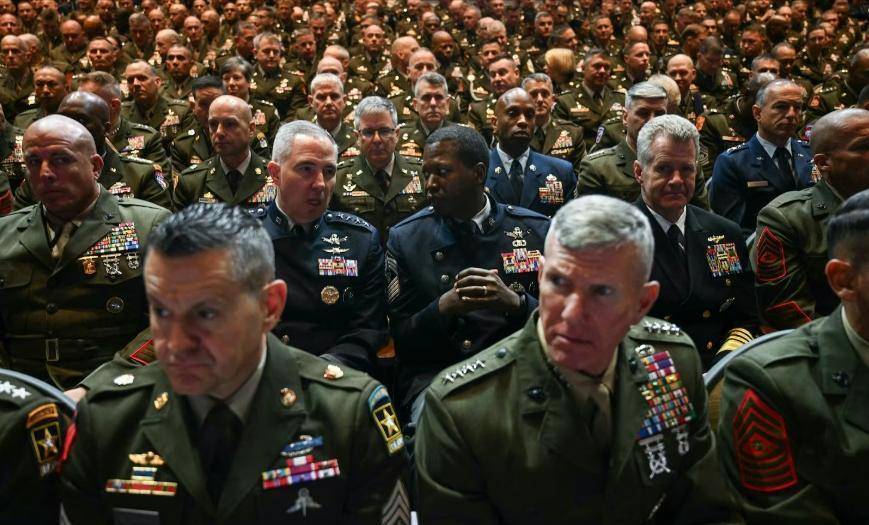 两名美军上将觉得受辱当场退伍ky开元棋牌特朗普讲话完毕(图3) 两名美军上将觉得受辱当场退伍ky开元棋牌特朗普讲话完毕(图3)